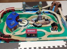 Toys R Us Premium Train Set Wooden Rails c34369