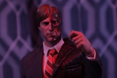 Hot Toys Two Face 2.0 1/6 Scale Figure With Bonus Coin