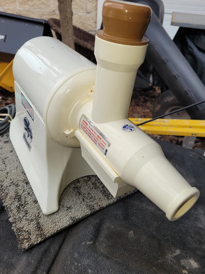 Винтажная соковыжималка Champion 1/3 л.с. высокопрочный мотор модель G5-NG-853S цвет белый/кремовый - Изображение 3 из 4