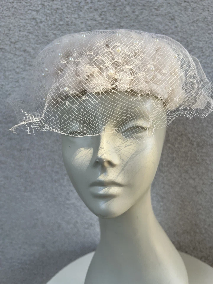 Chapéu formal vintage pillbox bege pérolas rede 21"" - Imagem 2 de 4