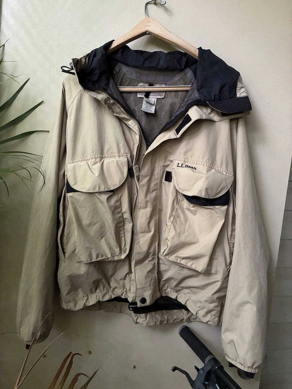 Vintage 90s LL Bean Goretex Size Large Fly Fishing Jacket
Opens in a new window or tab