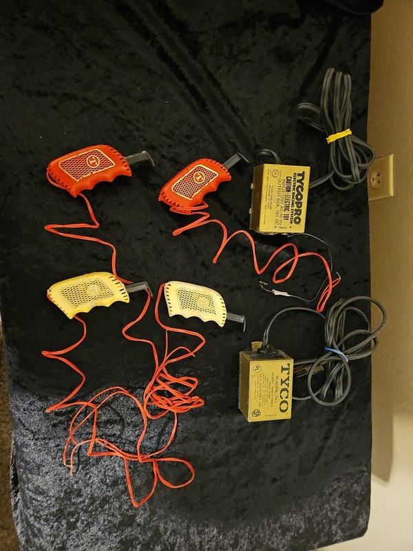 Lot Of 4 Tyco 70s Slot Car  Red & White Plunger Controllers And 2 Transfomers