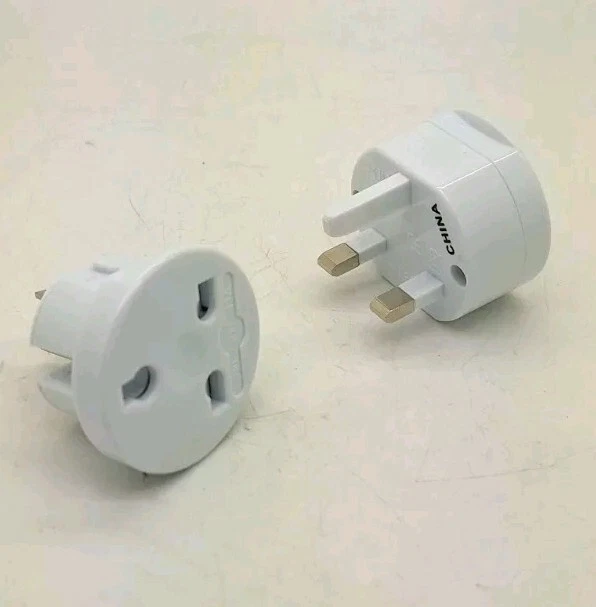 Ceptics Universal Travel Adapter Set with protective case - EU, UK, and US/AUS - Image 2 of 3