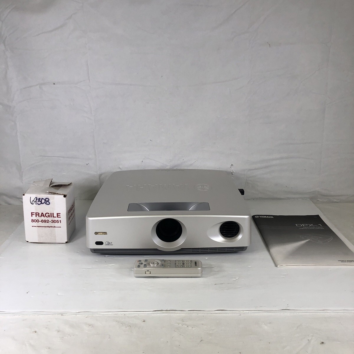 YAMAHA プロジェクター　DPX-1000 Yamaha DPX-1000 Projector