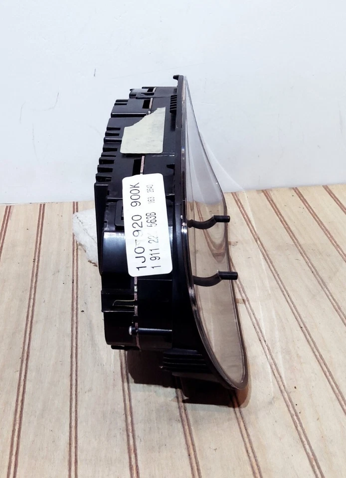 Cuadro de instrumentos Volkswagen Jetta 2000 motor 2,0 171.658 millas ID 1J0920900K Foto 4 de 4