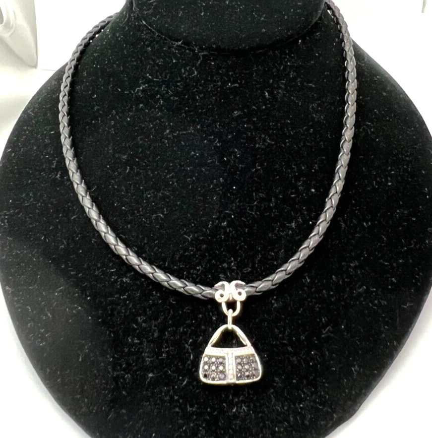 Mirabelle 1.50ct Diamante y Zafiro Oro 18k W Cartera Colgante y Collar de Cordón de Cuero Foto 4 de 4