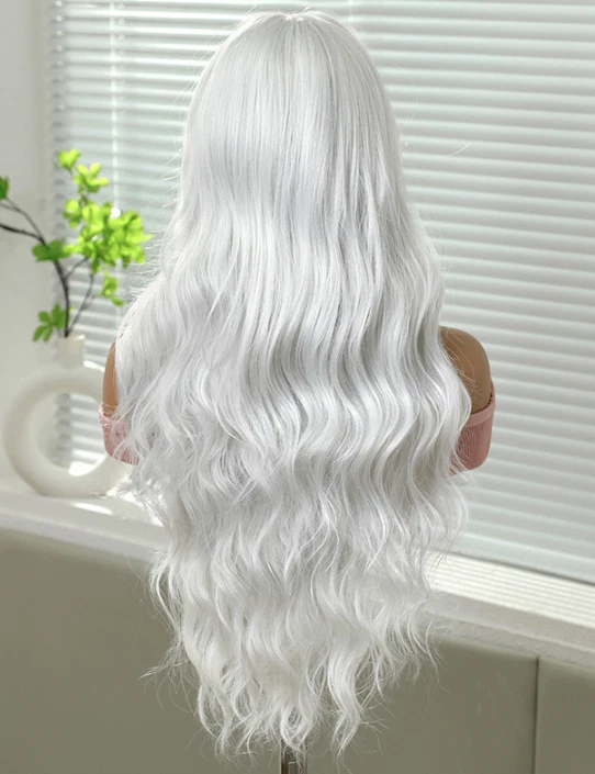 Pelucas de fibra resistentes al calor delanteras de encaje onduladas largas blancas plateadas de 13X6 pulgadas Foto 2 de 4