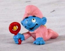 1988 VINTAGE Peyo CRAWLING BABY SMURF w.RATTLE PINK PJs 1.75" SCHLEICH Hong Kong