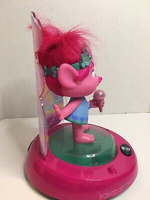 Boneca Trolls Poppy Cantora Pop – DreamToys