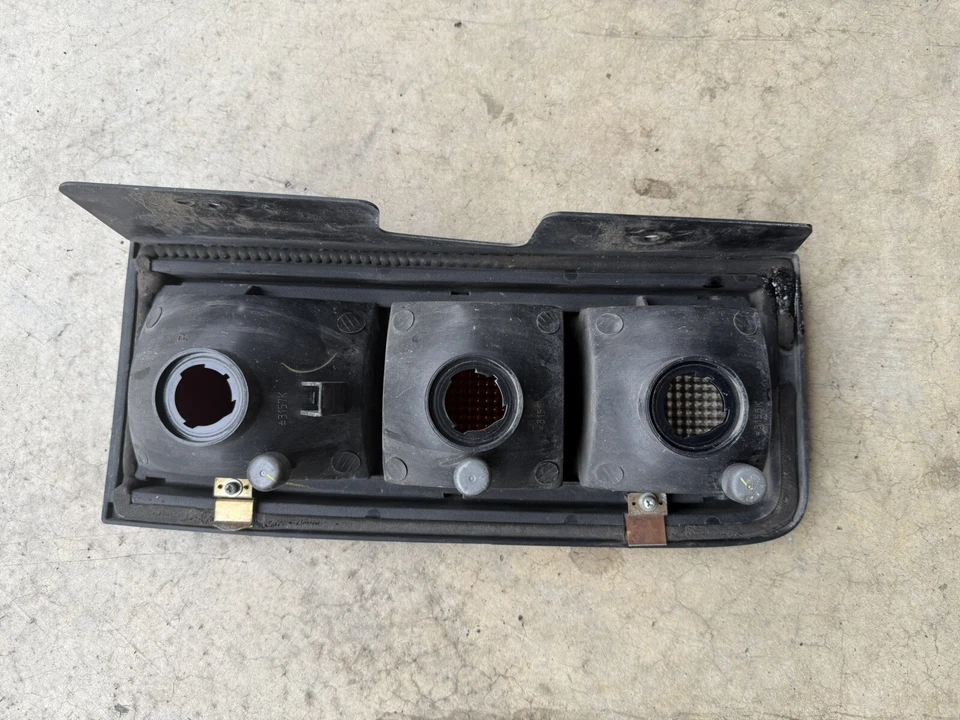 2003-2004 Hummer H2 lanterna traseira lanterna traseira lado direito do passageiro fabricante de equipamento original - Imagem 3 de 4
