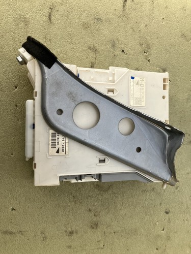 2007 Lexus GS350 Under Dash Fuse Relay Box 82730-30272 Oem