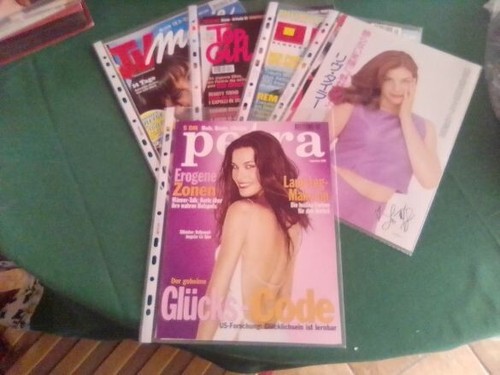 LIV TYLER-clipping-9 ARTICOLI CON COPERTINA da riviste straniere e italiane - Foto 2 di 2