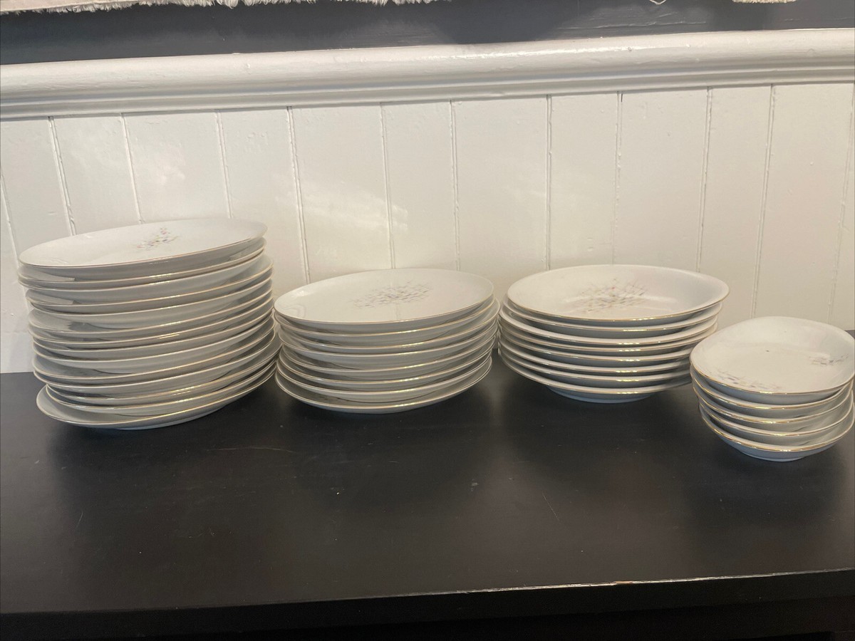 Schumann Bavaria F 84 MCM 22 Dinner Plates, 8 Soup Bowls And 5