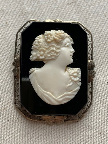 Antique Edwardian 14K Filigree Gold & Hard Stone Banded Agate Onyx Cameo Brooch