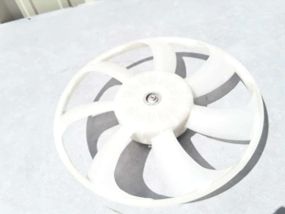 Toyota Prius 2012-2015 enchufe lado del conductor izquierdo radiador ventilador de refrigeración OEM Foto 2 de 4