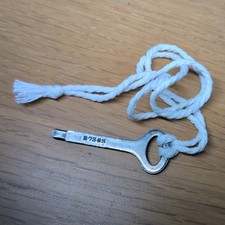 SINGER Näh - Schlüssel (87363) für frühen Bugholzkoffer / Trittschublade