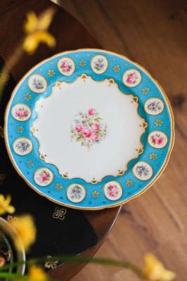 Antiker Speiseteller Sèvres Minton Türkisrand mit Rose und Kornblume