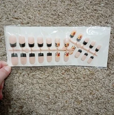 24pcs Black Tip With Flowers Decorated Nails