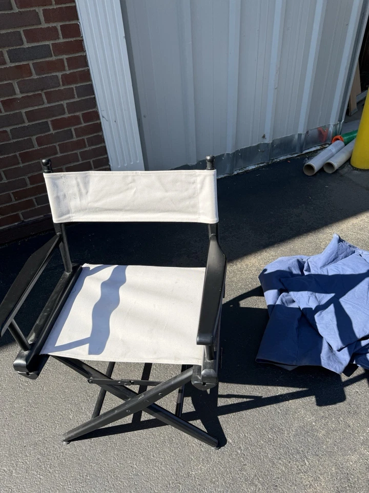 "Silla de director de cine de 18"" de lona blanca marco negro se pliega con cubierta" Foto 2 de 4