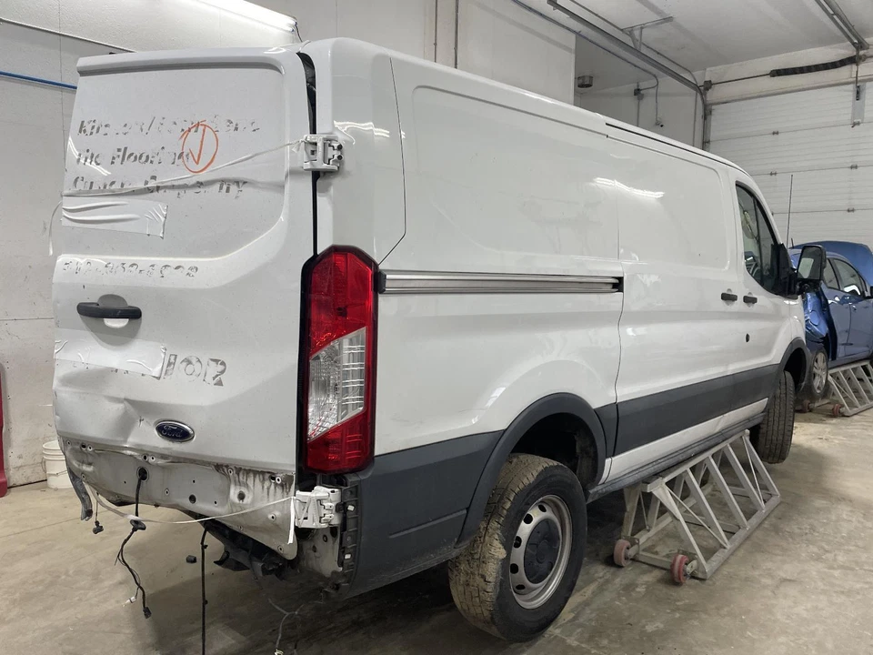 Conjunto de bomba y motor ABS usado se adapta a: Ford Transit 150 2016 montaje grado A Foto 3 de 4