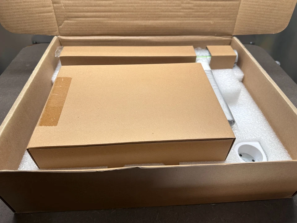 Belkin Tablet Stage / Stand Model B2B054 Perfect For Presentations Or Classroom - Image 2 of 4