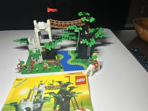 LEGO Forestmen's Crossing Castle 6071 Complete Set 207 Pieces 8+