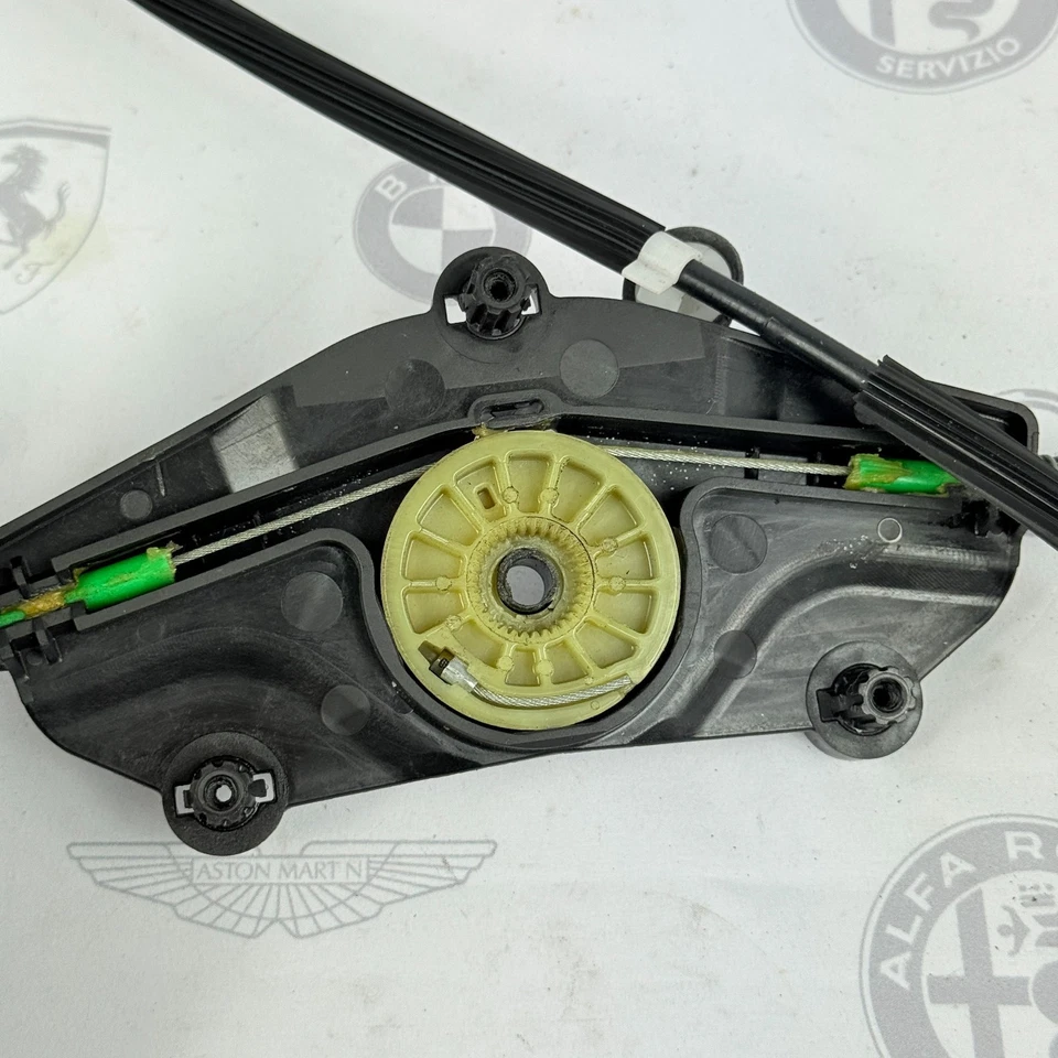 2009-2016 AUDI A4 Front Right Side Door Window Regulator OEM 8K0837462 - Imagem 2 de 4