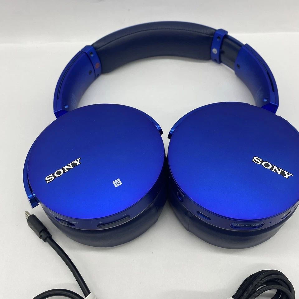 Sony MDRXB950B1 Over the Ear Wireless Headphone - Blue With Charger And Cables - Image 2 of 4