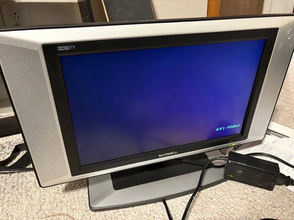 Magnavox 17MD255V 17" 720p HD LCD Television with Instructions - Image 2 of 3