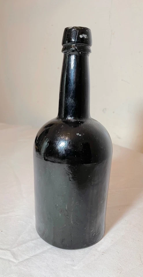 Botella de vidrio de whisky verde soplado molde 4 partes hecha a mano antigua rara del siglo XVIII Foto 3 de 4