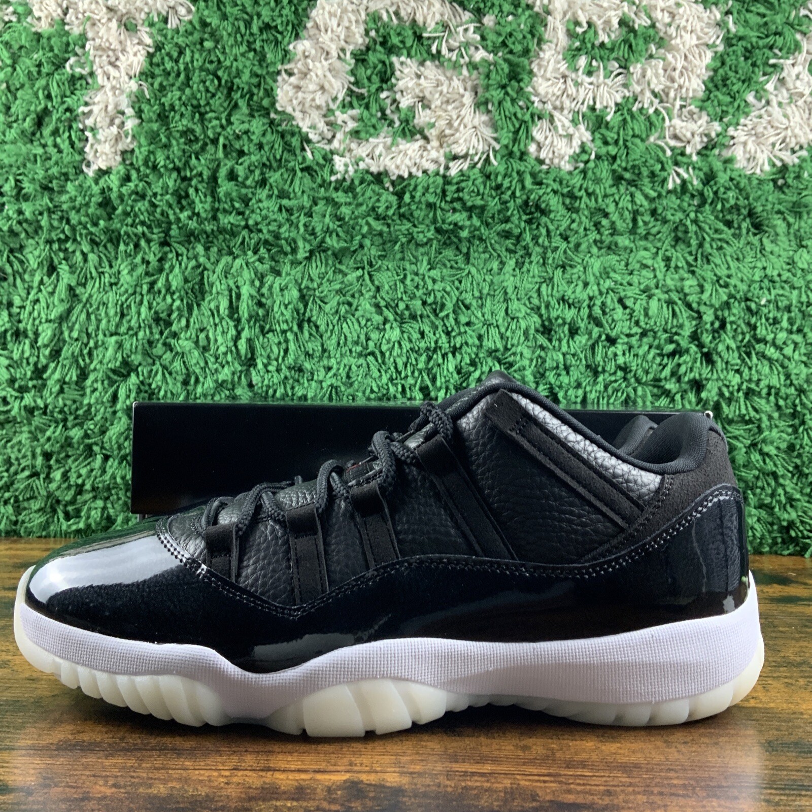 black white 11 low