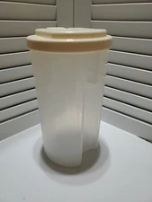Vtg Rubbermaid 2 Quart Servin Saver Beverage Pitcher Jug Flip Top Almond Lid