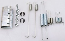 Zubehörsatz Bremsbacken DENCKERMANN B160022 für SUZUKI LIANA ER SWIFT 4 FZ NZ 2