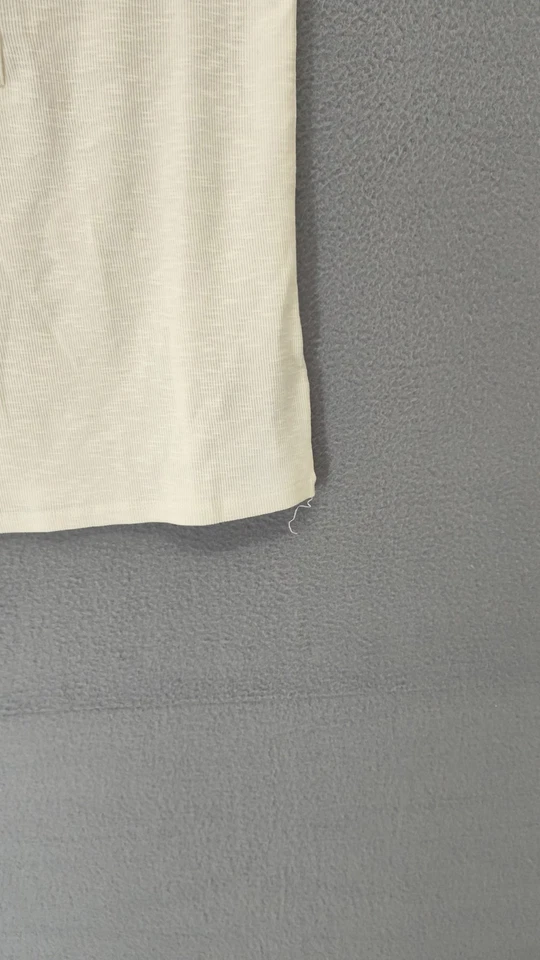 Camisa feminina Gap XS bege gola redonda manga curta botão elástico casual top - Imagem 4 de 4