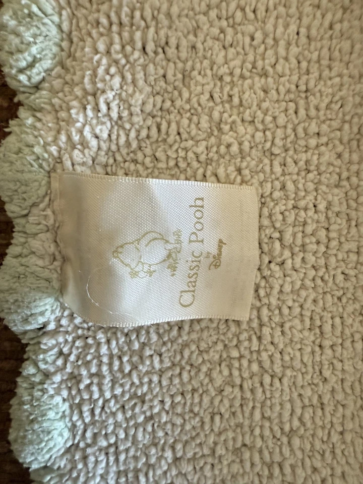 Manta bebé Pooh clásica de colección Disney oso y maceta de miel verde festoneado 39x28 Foto 2 de 3