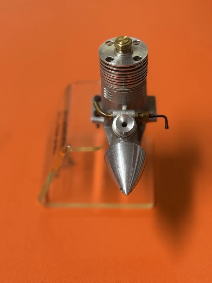 moteur thermique avion CSDiesel 1,5cc Sur Son Présentoir de la marque Neuf - Photo 2/4