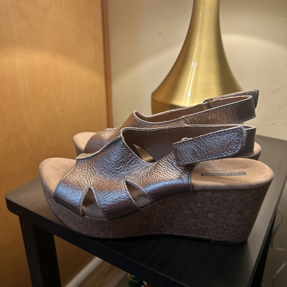 Sandalias de cuña Colección Clarks Bronce Dorado Metálico Annadel Bari Corcho Talla 9 Foto 3 de 4