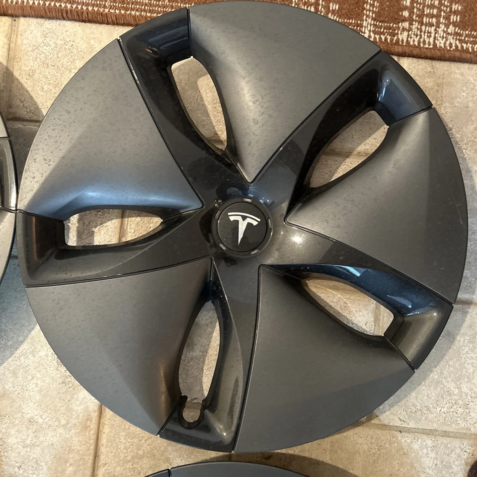 Set of 4 OEM TESLA MODEL 3 REFRESH AERO 18" WHEEL COVER HUBCAP - Image 4 of 4