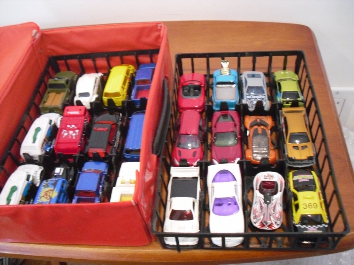 MATCHBOX 24 CAR CARRY CASE FULL WITH 24 CARS & trucks TOYS HOT