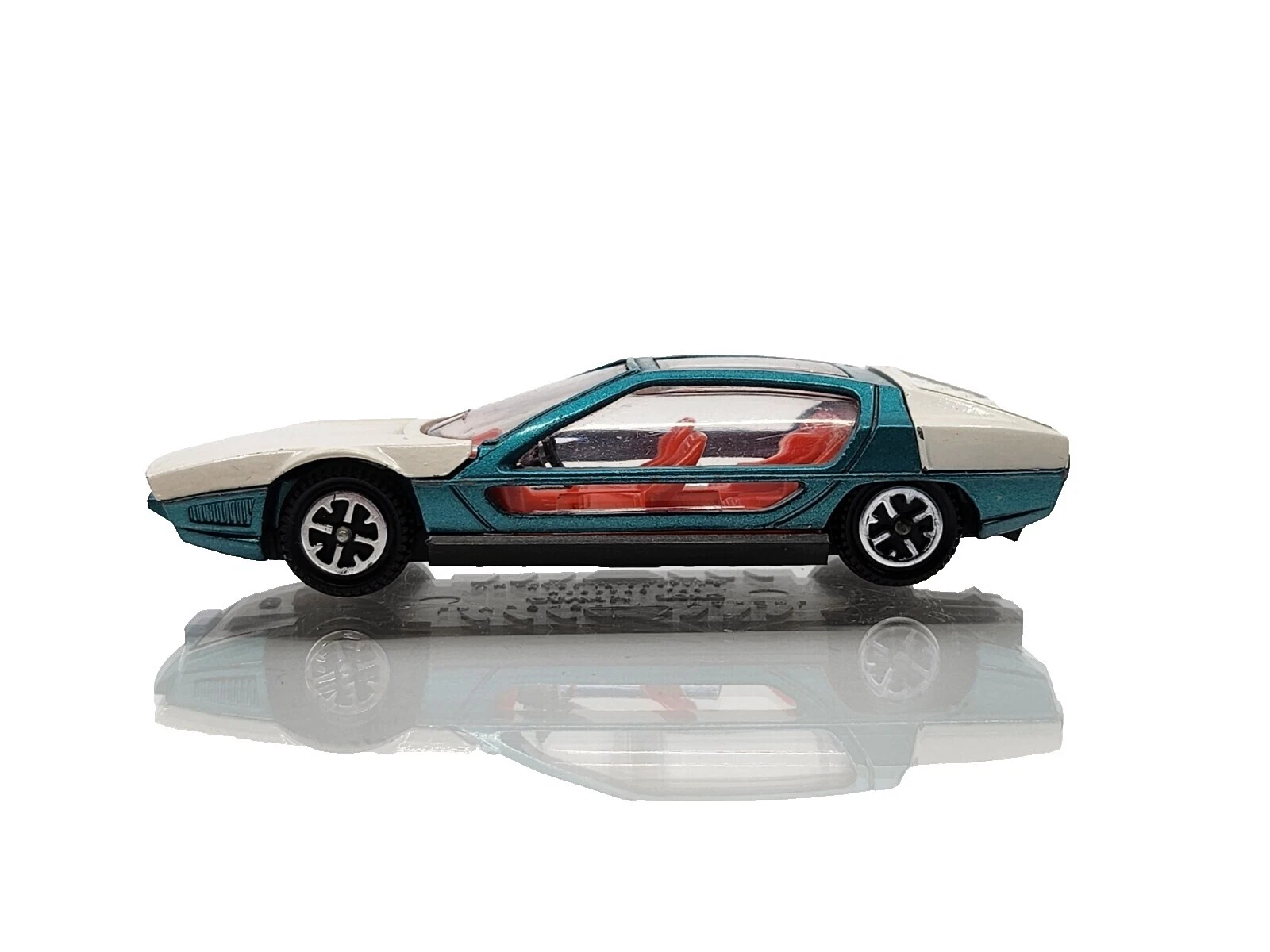 Литые модели и игрушечные транспортные средства Dinky Lamborghini