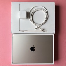 EUC Apple MacBook Air 2022 A2681 13in M2 8 Core GPU 8GB RAM 256GB SSD Starlight