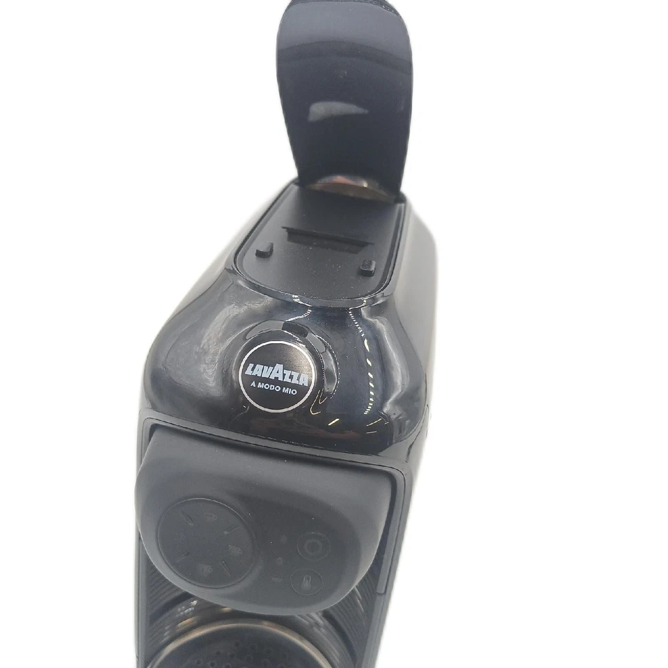 Lavazza, A Modo Mio Idola Nera Kaffeemaschine mit 64 sortierten Kapseln, kompakt, Foto 4 von 5