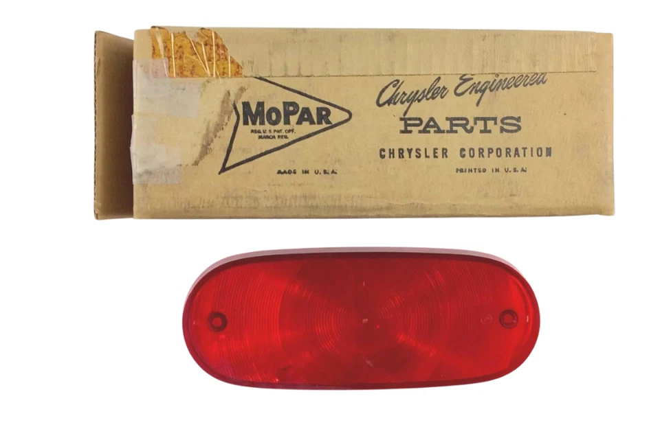 Lente de lámpara de luz trasera Plymouth Suburban Station Wagon 1959 1810946 nuevo en stock Foto 2 de 4