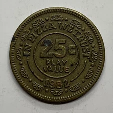 RARE 1982 CHUCK E. CHEESE IN PIZZA WE TRUST 25C GAME TOKEN PIZZA TIME THEATRE