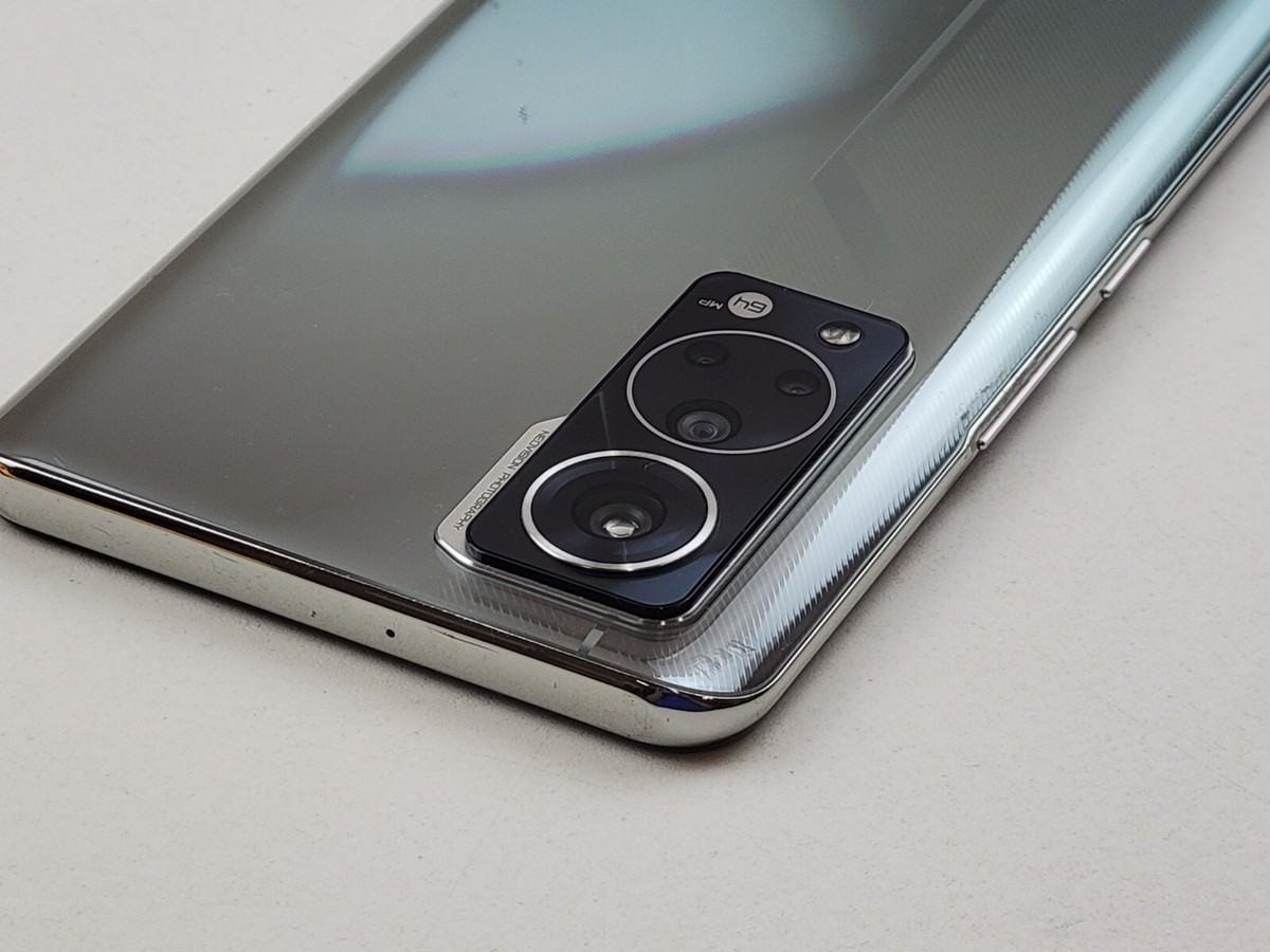 C ZTE AXON 30 5G A2322G ブラック　SIMフリー ZTE Axon 30 5G Review: Best Under Display Selfie Camera in 2021