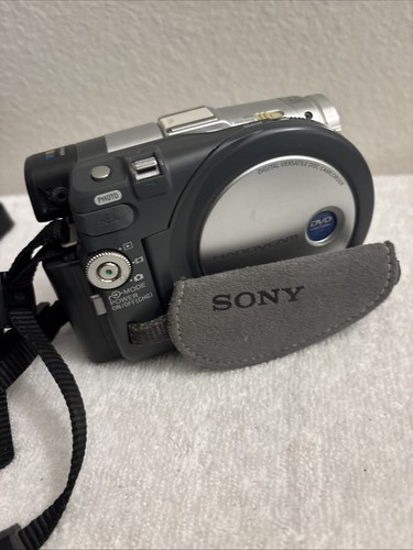 Sony Handycam Digital Video Cam Recorder DCR-DVD201 W/Battery & Charger Tested! - Picture 3 of 12