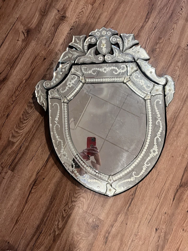 "Espejo vintage de vidrio veneciano grabado y biselado de vidrio 29""-23""" Foto 2 de 4