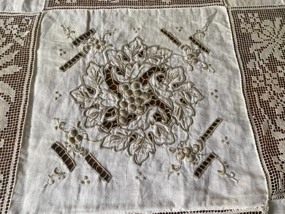 ANCIENNE NAPPE RECT 163 x 206 cm ÉCRU BRODÉE CARREAUX CROCHET BORD DENTELLE - Photo 2/4