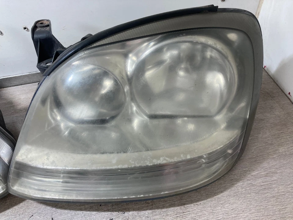 Par de faros delanteros Nissan Almera 2005 del lado del conductor y del pasajero Foto 4 de 4