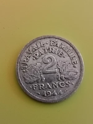 PIÈCE DE 2 FRANCS EN ALUMINIUM DE 1944 - Photo 1/2